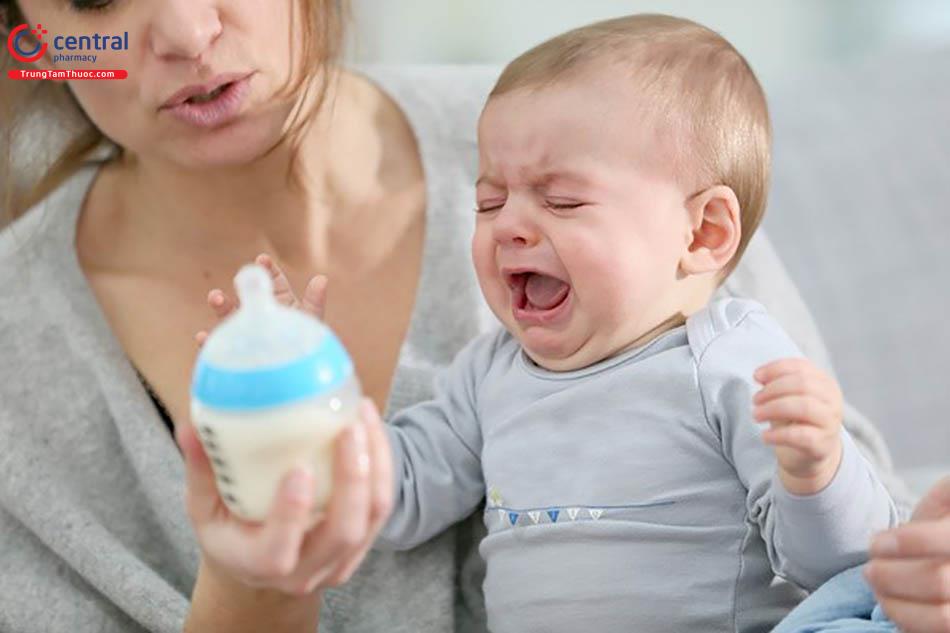 Bé không chịu uống sữa bột thì phải làm sao?