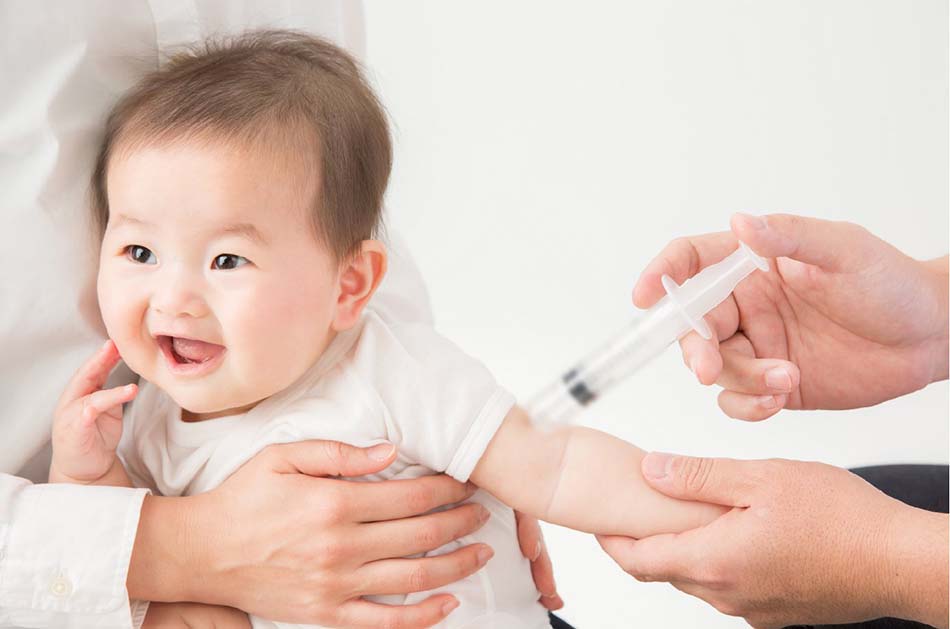 Bố mẹ cần trang bị kiến thức cần thiết trước khi đưa trẻ đi tiêm chủng