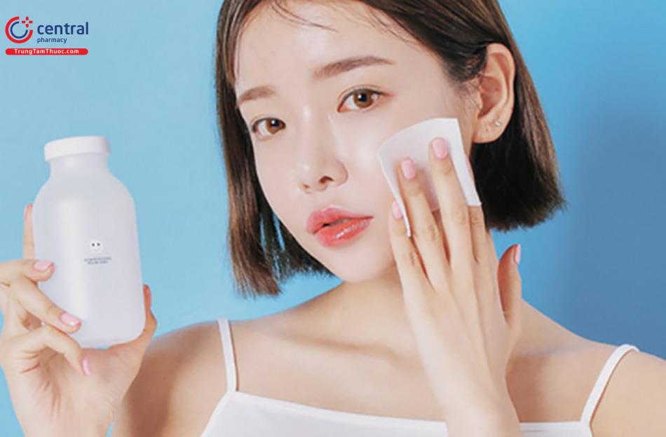 Nước tẩy trang giúp làm sạch da